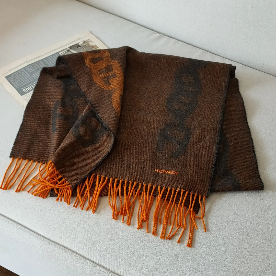 95新 Hermes/爱马仕 Azul-黑拼橙色山羊绒猪鼻子流苏围巾49210