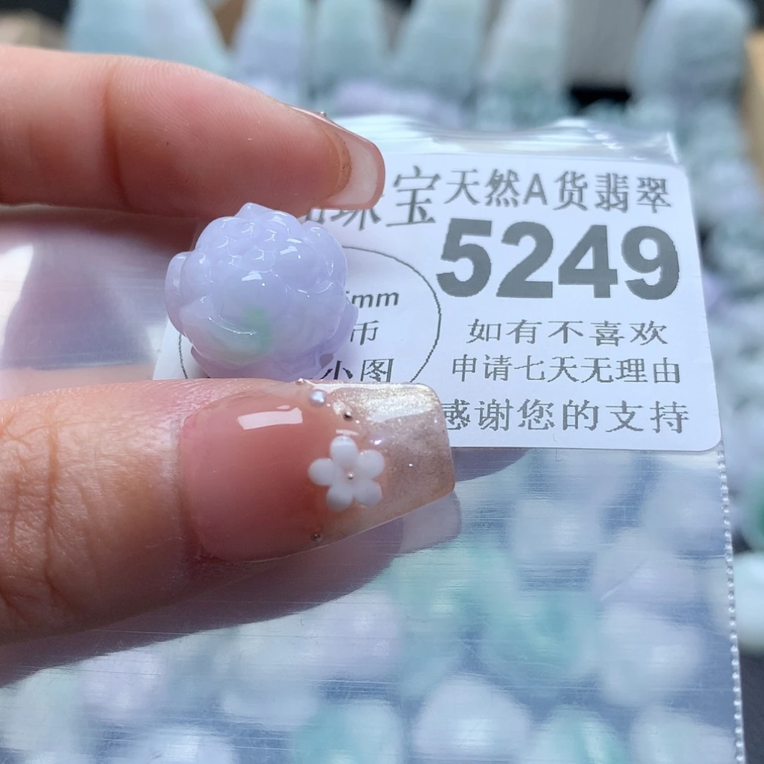 翡翠未镶嵌颈饰，