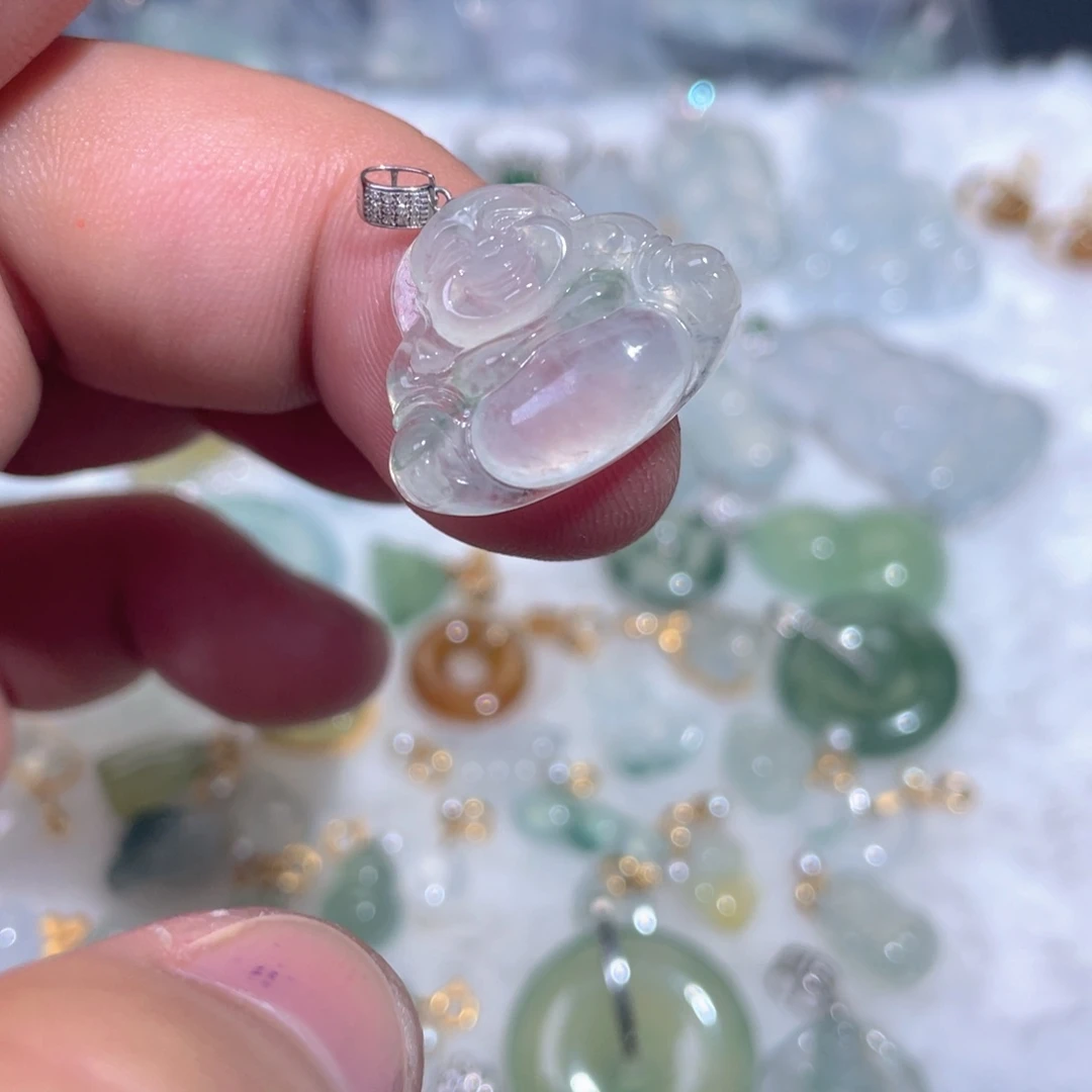 颈饰18K金镶嵌翡翠