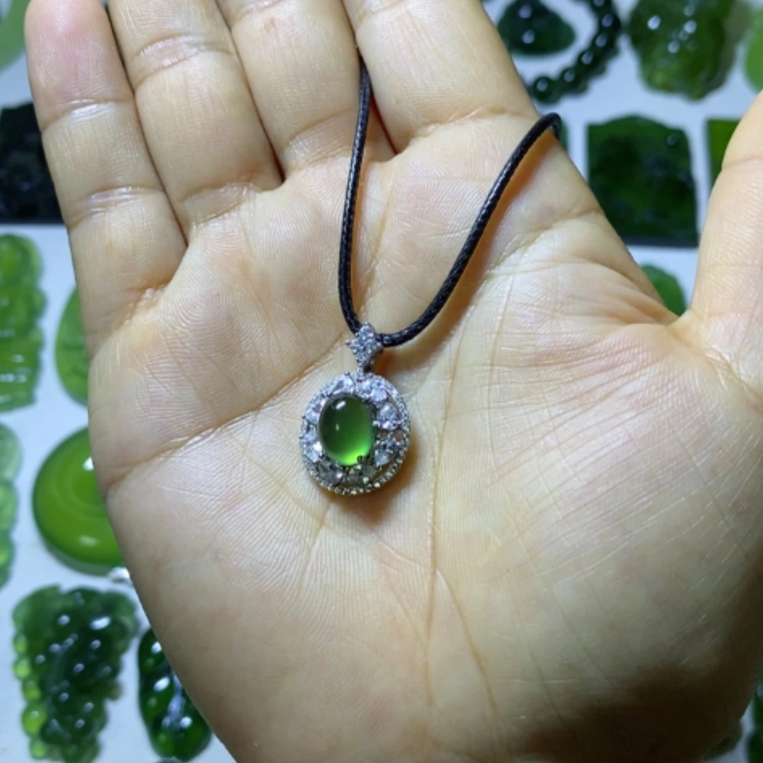 【闪购商品】银S925镶嵌蛇纹石玉颈饰