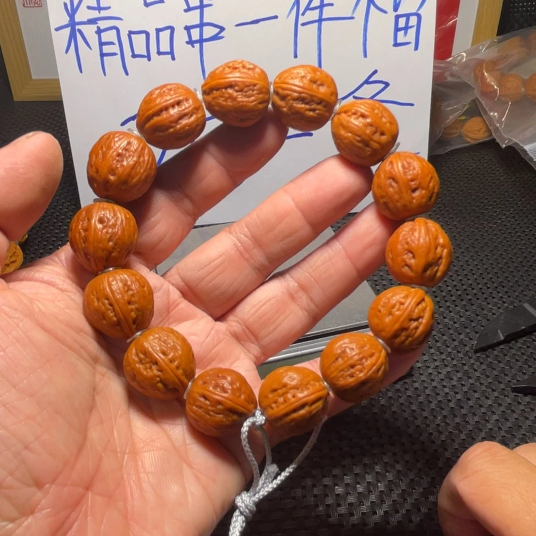 文玩核桃吊坠红皮元宝17