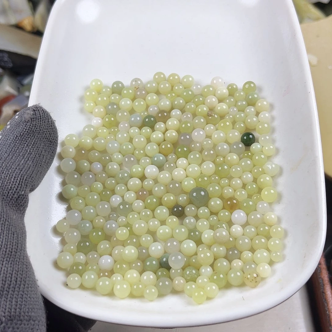 颈饰未镶嵌和田玉来*
