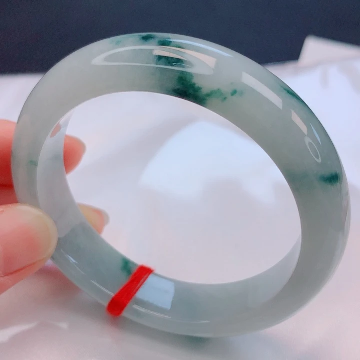 翡翠未镶嵌手镯55圈口需要包容价很漏，超值