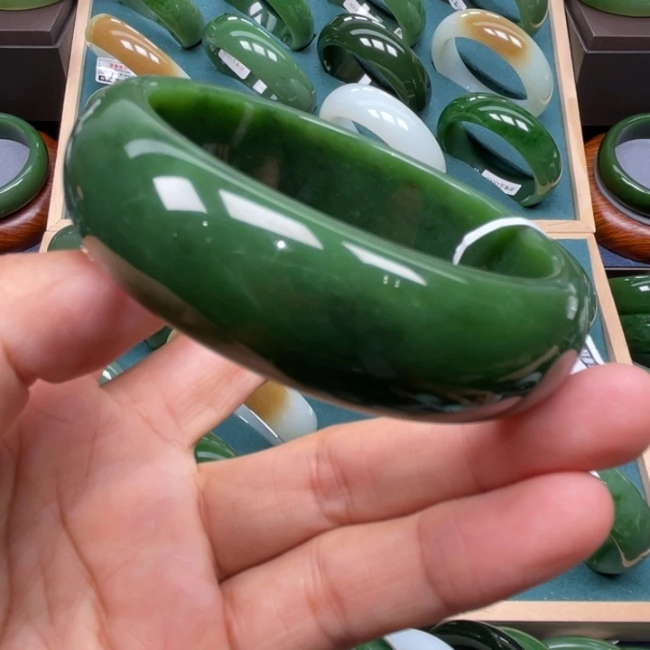 诗***意和田玉未镶嵌手镯