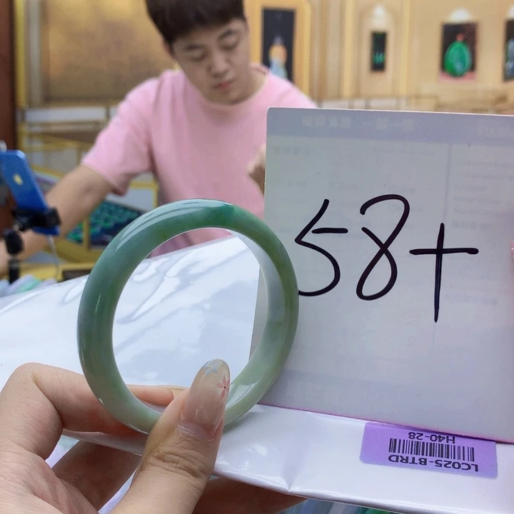 翡翠未镶嵌手镯000……