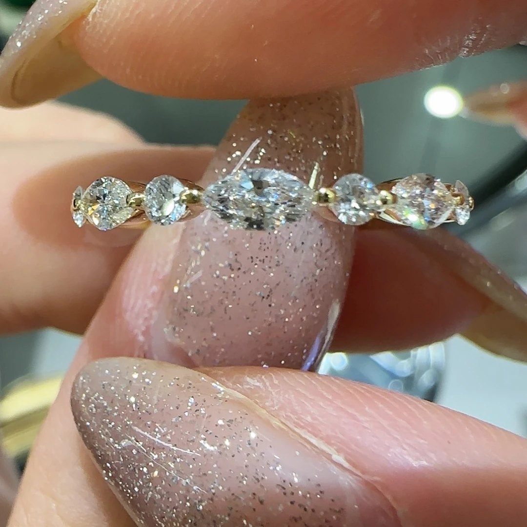 18K金镶嵌实验室培育钻石马眼排戒