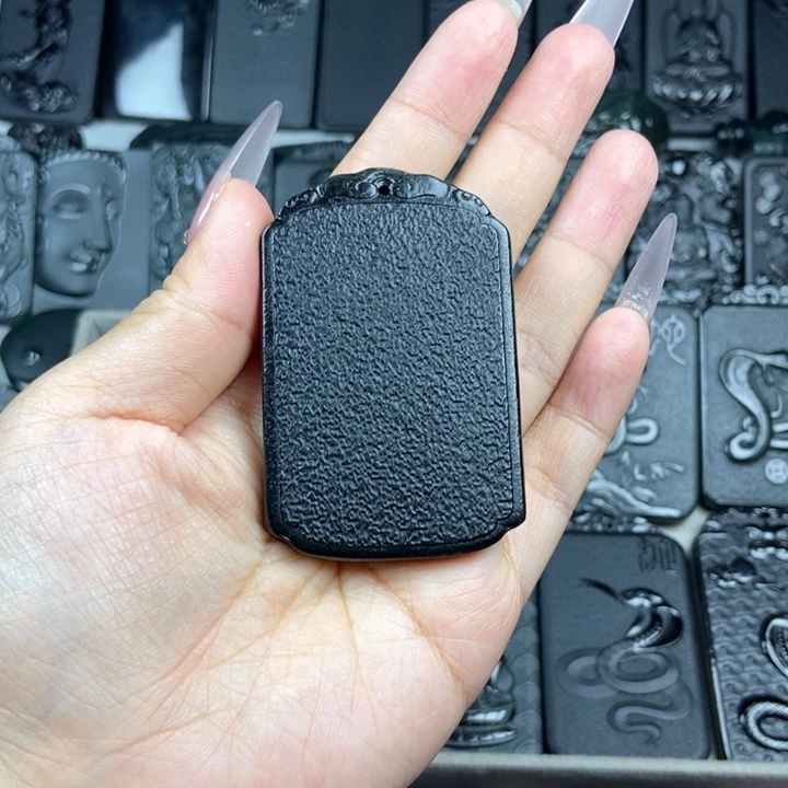 和田玉未镶嵌颈饰隼*