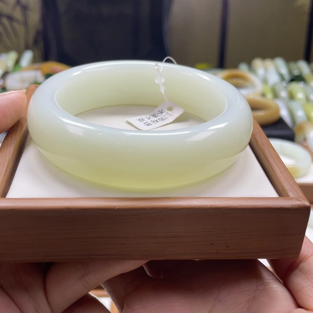 和田玉未镶嵌手镯63圈