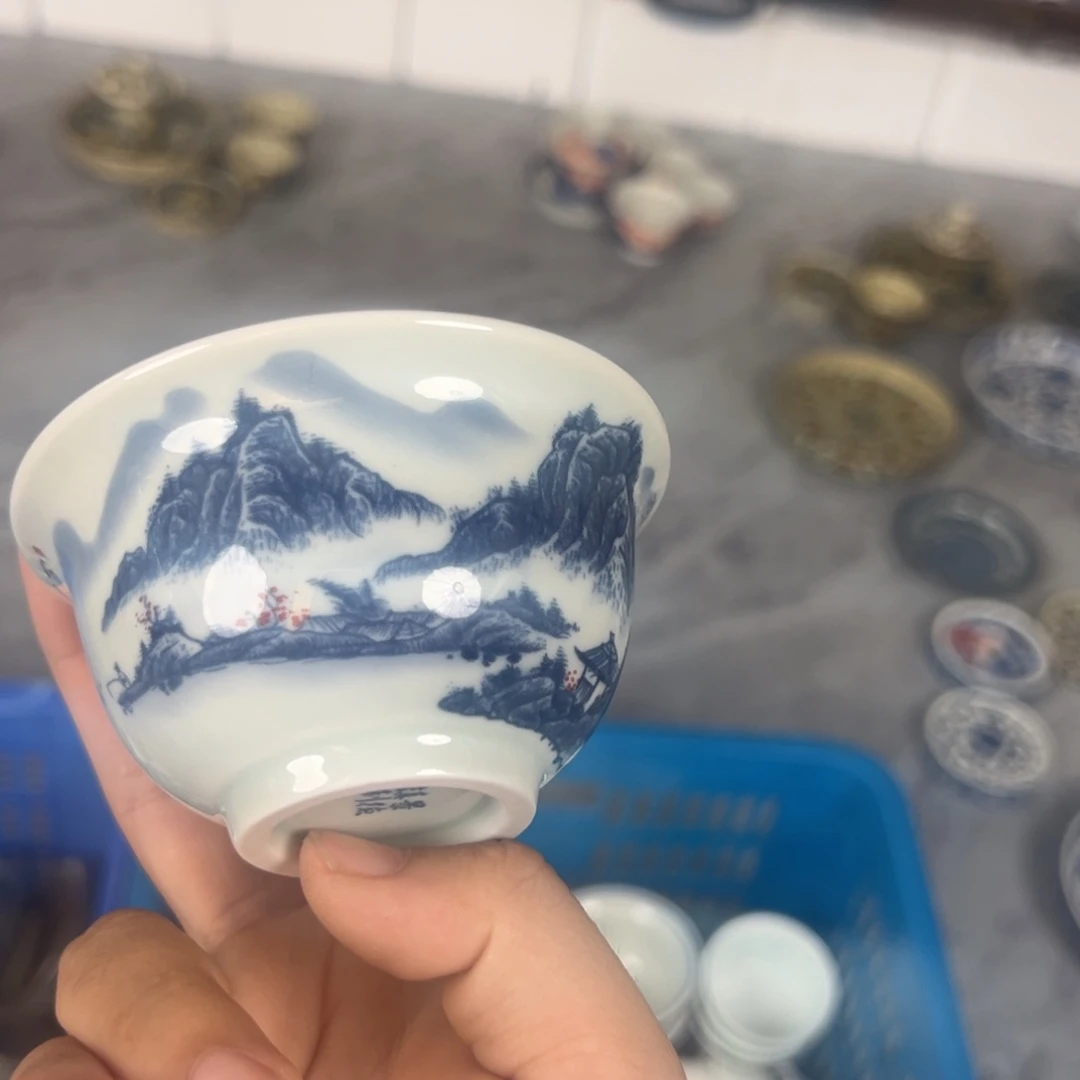 白青花釉里红万里江山压手杯