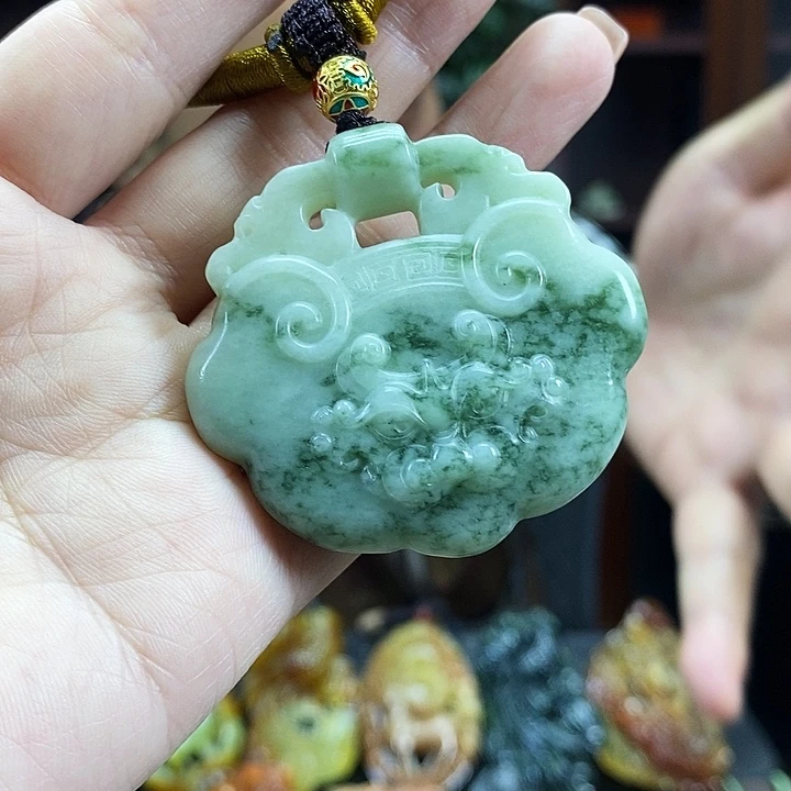 蛇纹石玉未镶嵌吊坠