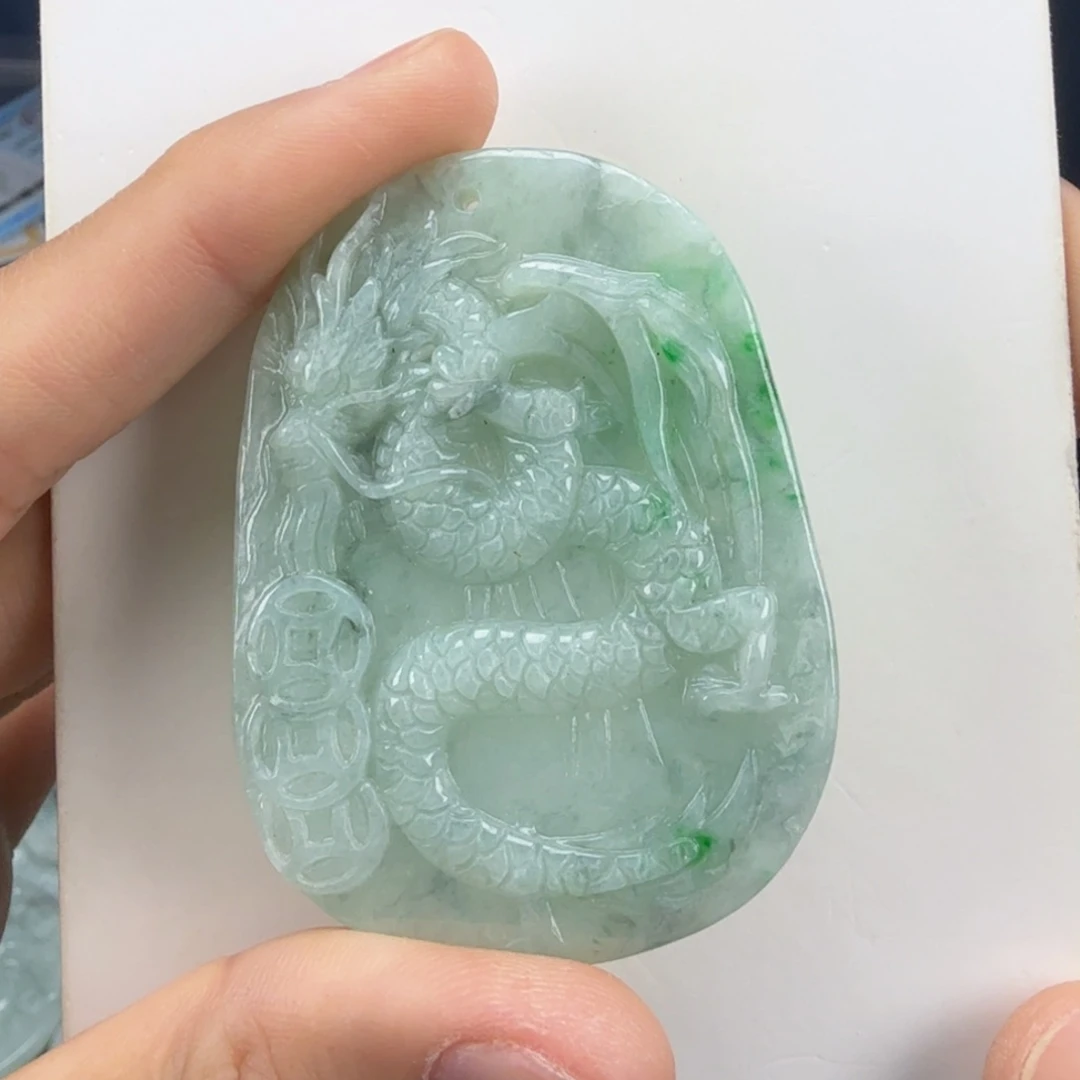 翡翠挂件未镶嵌翡翠