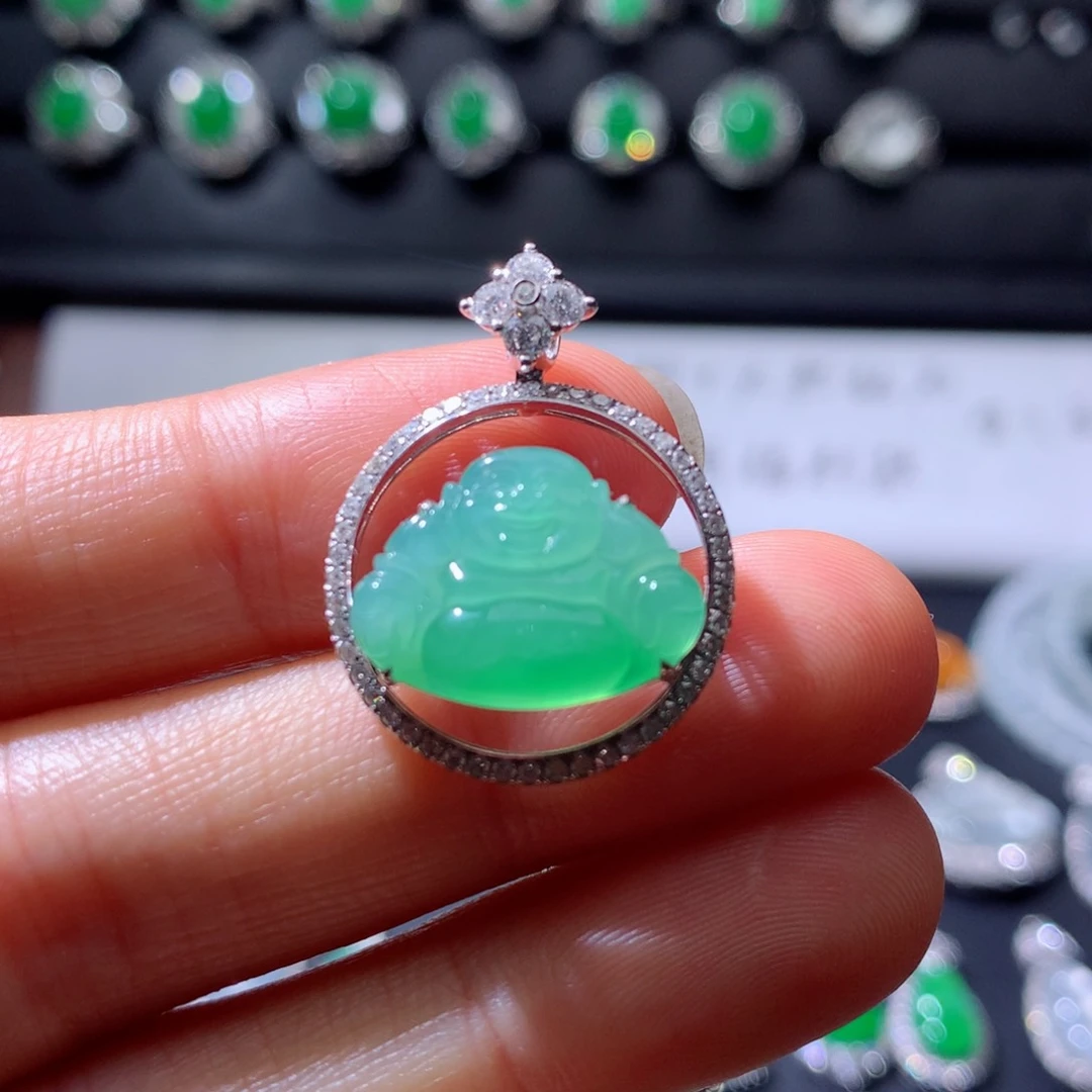 颈饰18K金镶嵌翡翠