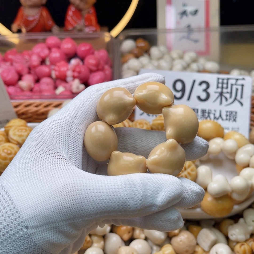 吊坠白玉菩提B25mm/6颗象牙果风化色猫头手捻微瑕