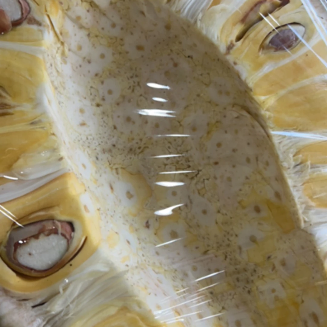 半个菠萝蜜，已去芯，3.99元一斤，多退少补