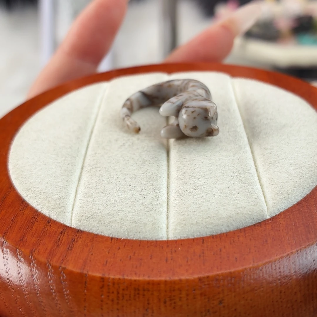 和田玉未镶嵌戒指r77白底草花猫猫开口戒15.3