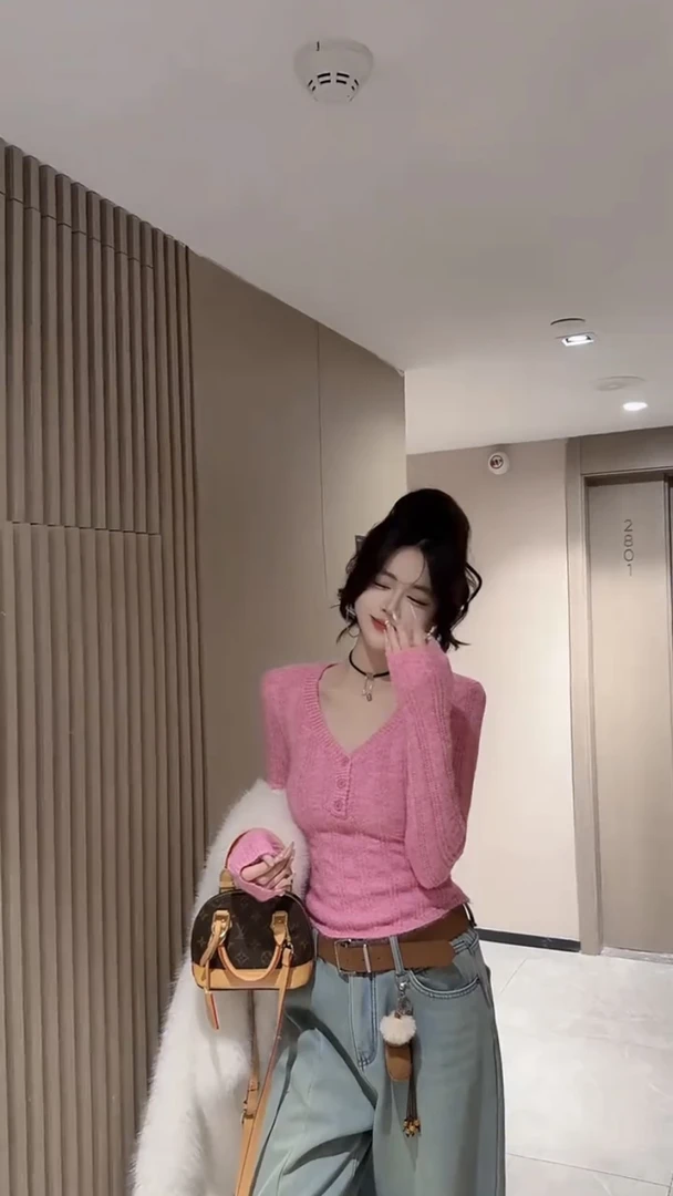 纯欲辣妹修身显瘦正肩针织衫女秋冬设计感别致镂空短款毛衣打底衫