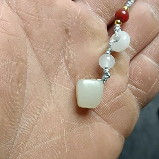 和田玉未镶嵌车挂