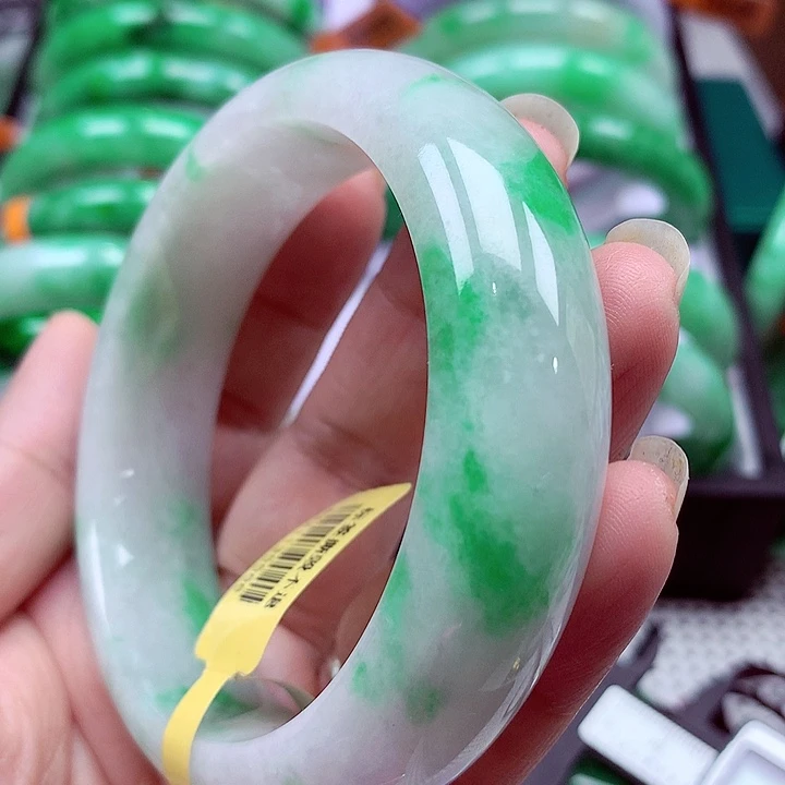 咋***拌翡翠未镶嵌手镯翡翠