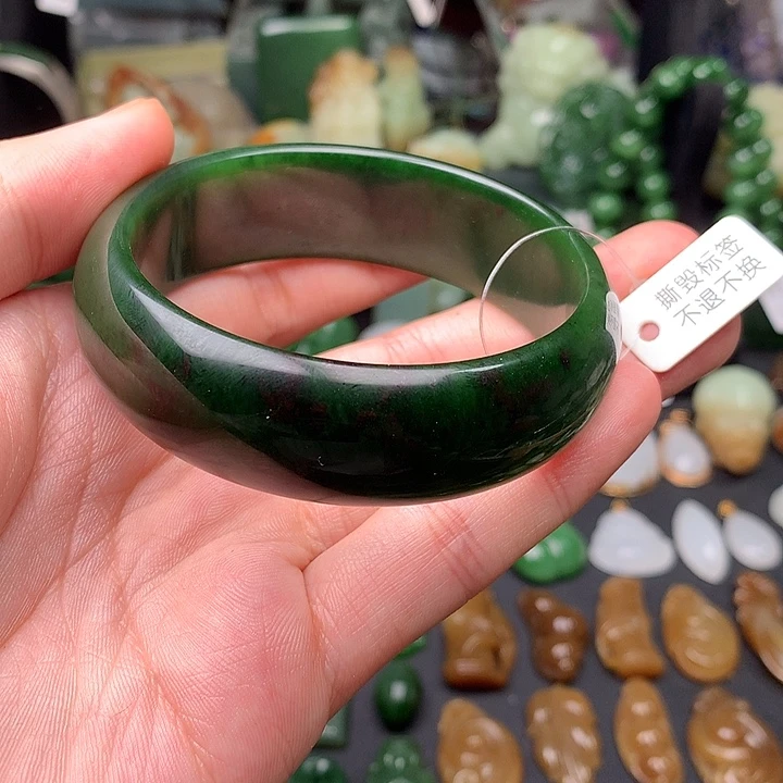 菠***蜜颈饰未镶嵌和田玉