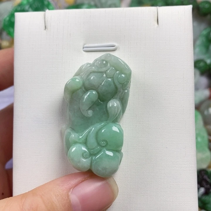 翡翠未镶嵌吊坠(赠链)