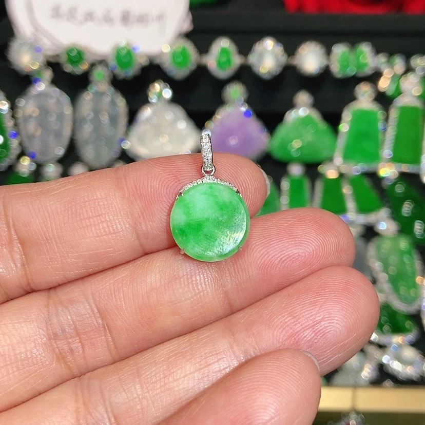 【闪购商品】颈饰18K金镶嵌翡翠天然翡翠