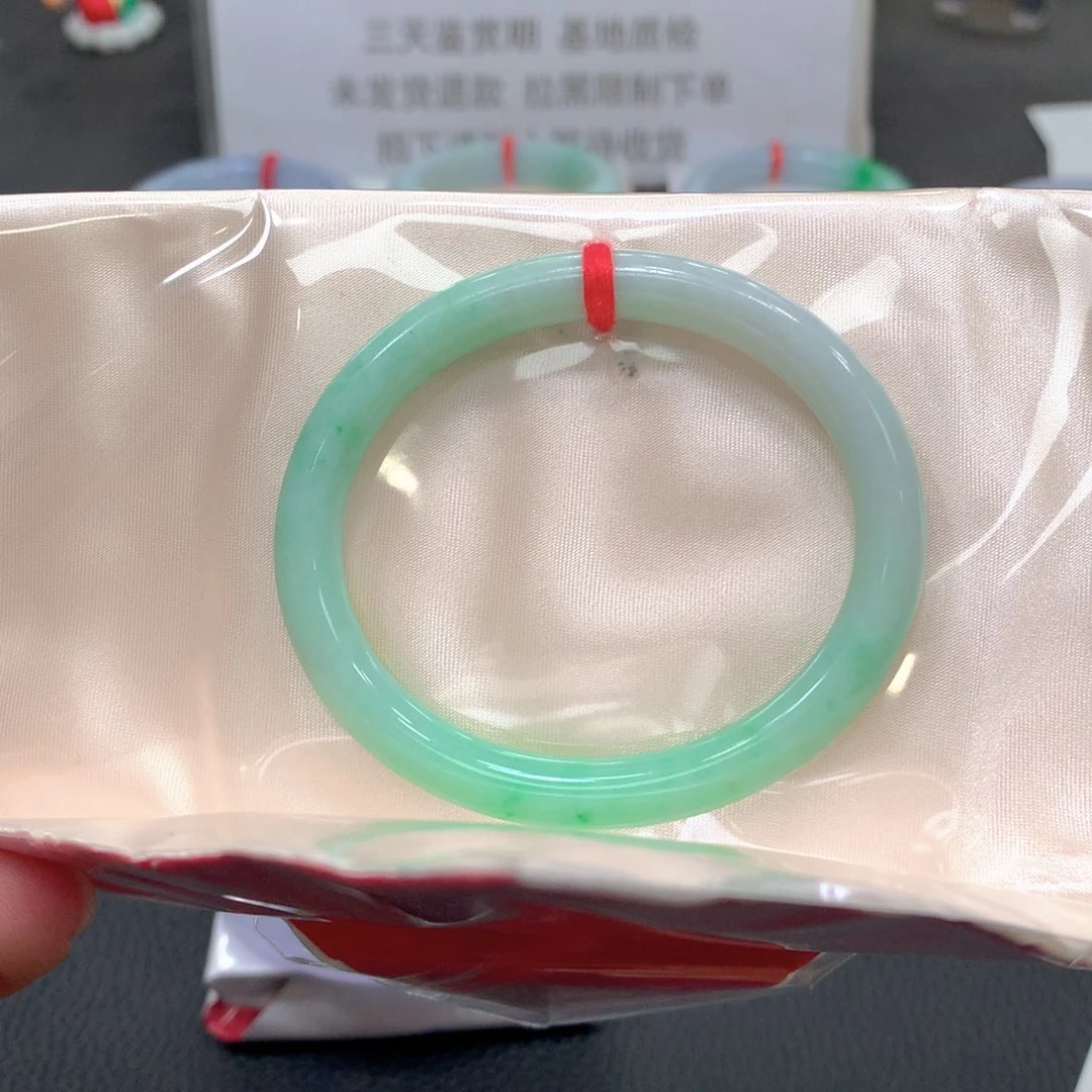 翡翠未镶嵌手镯53贵妃