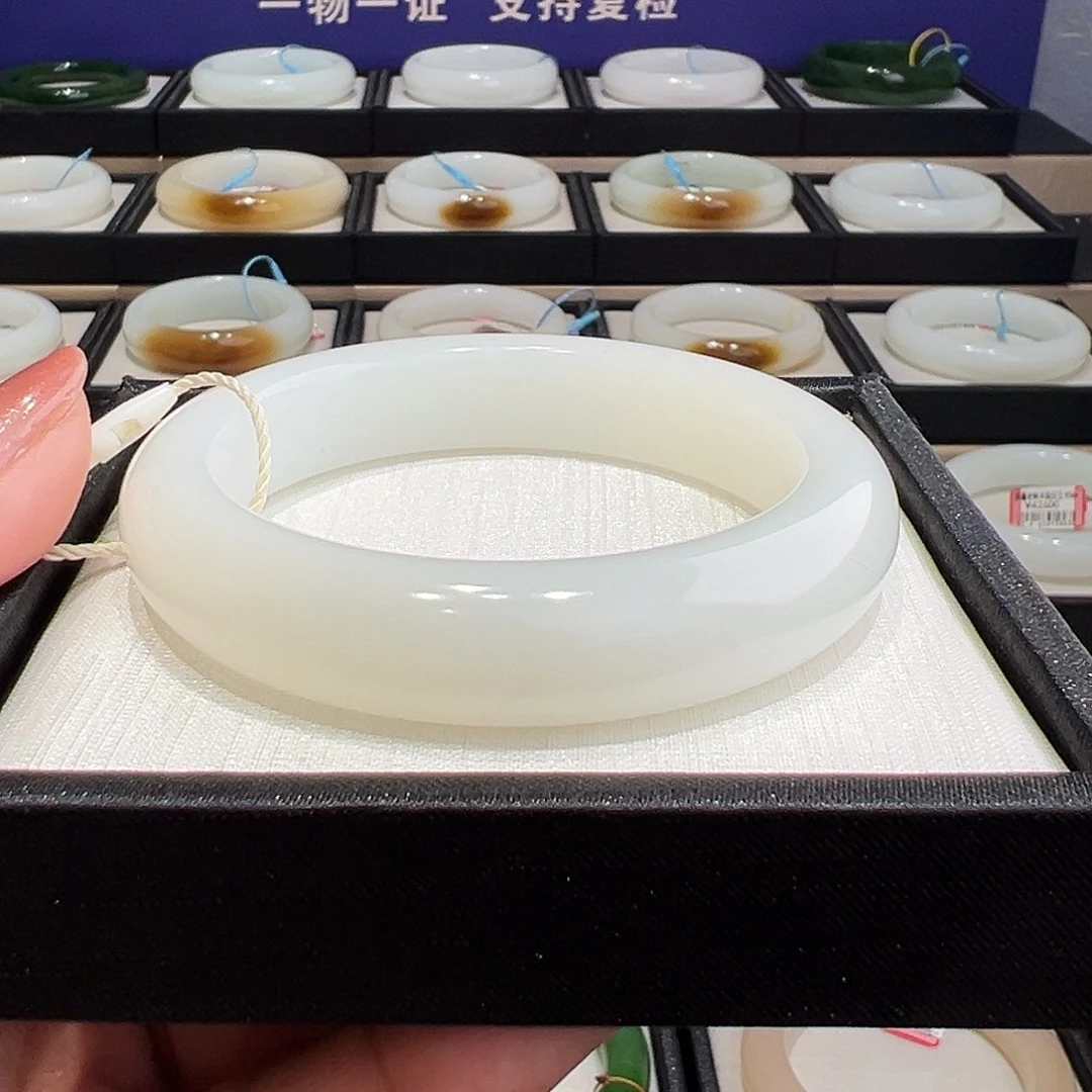 和田玉未镶嵌手镯