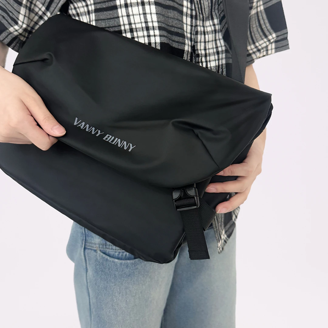 VANNYBUNNY斜挎包邮差包大容量潮流时尚单肩斜挎包休闲旅行机能