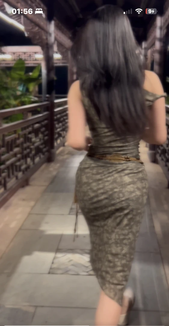 【你伍老板娘】“初恋秀智”蝴蝶印花双层网纱吊带露肩套装