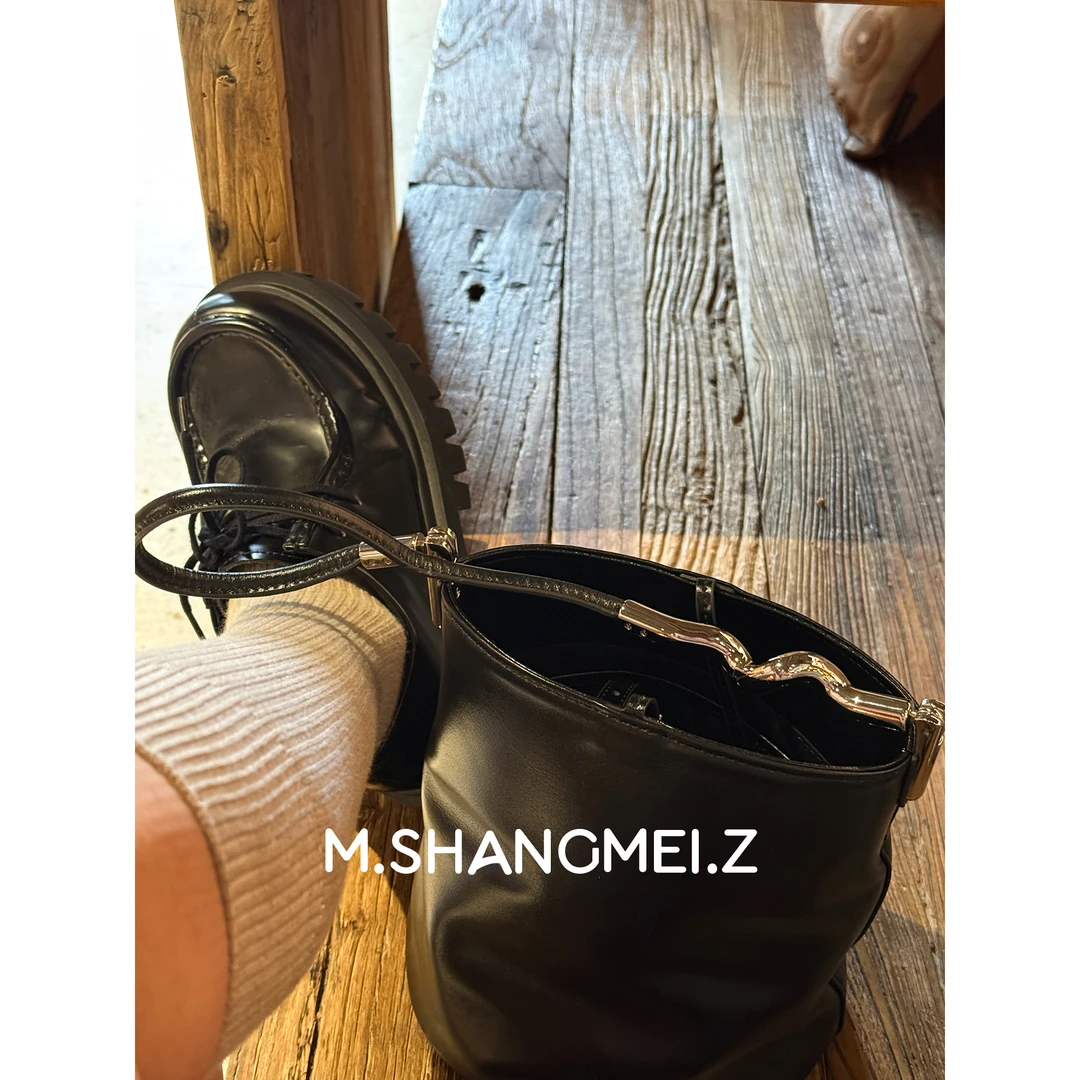 M.SHANGMEI.Z/沐熙美大哥推荐气质简约百搭黑色水桶包F12280