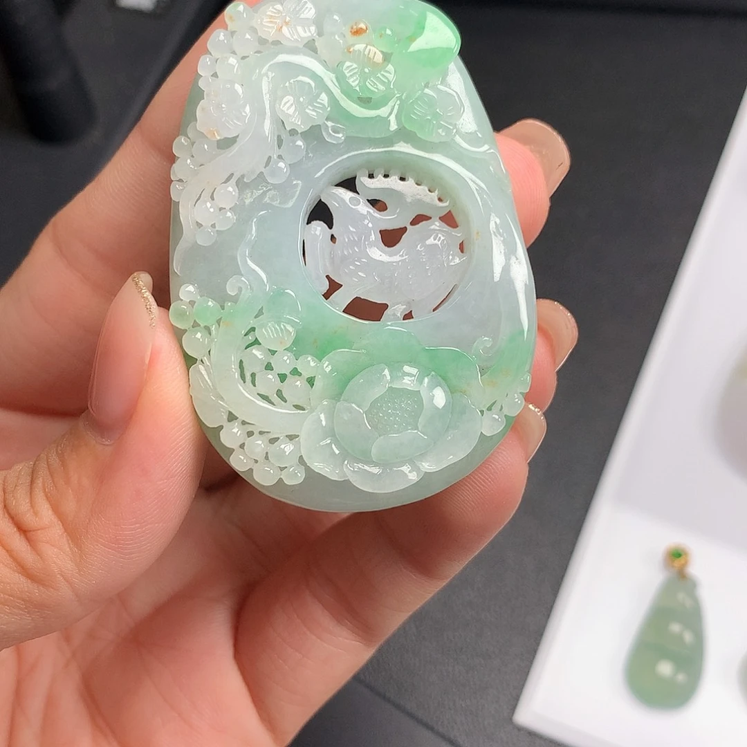 一***东颈饰未镶嵌翡翠花开富贵