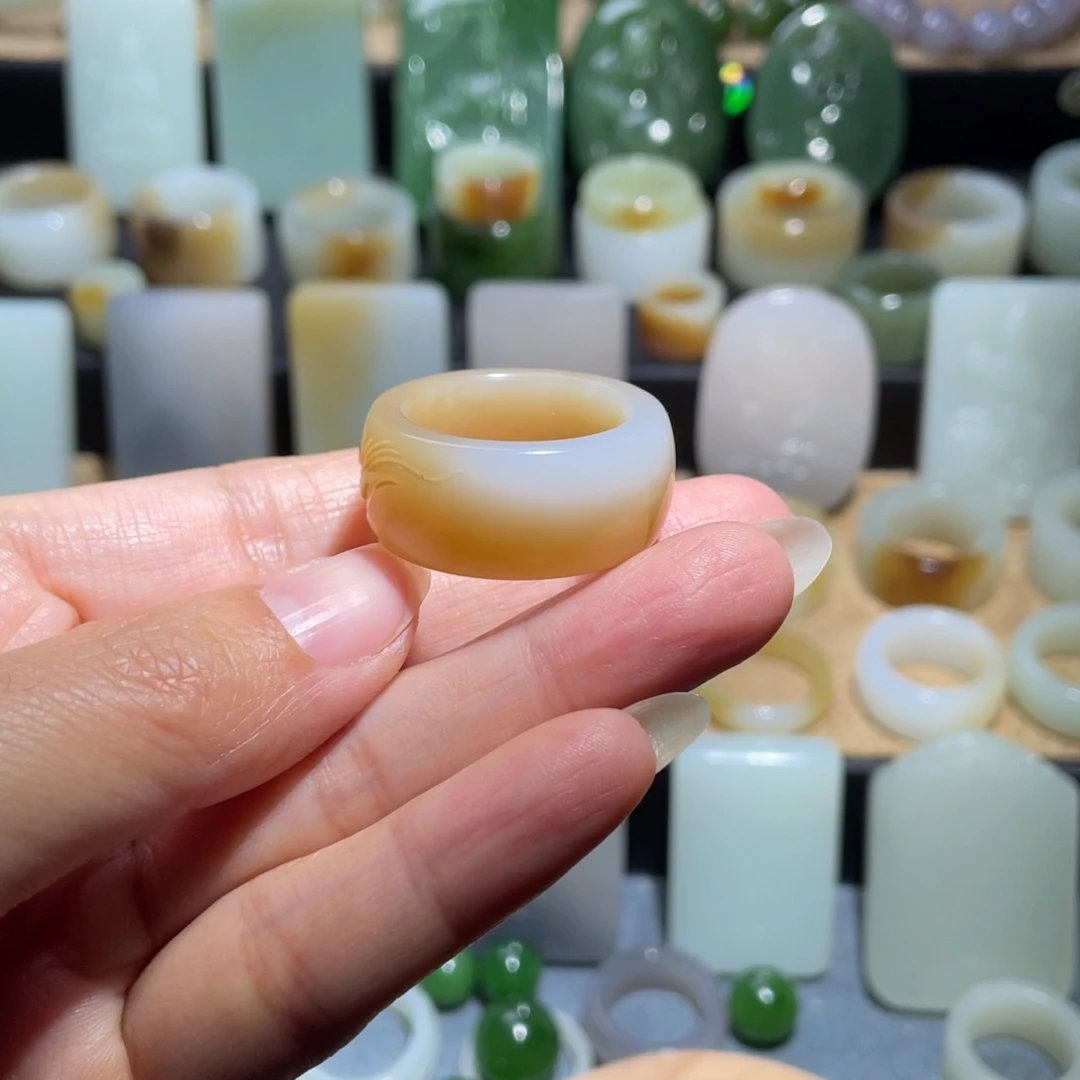 和田玉未镶嵌戒指