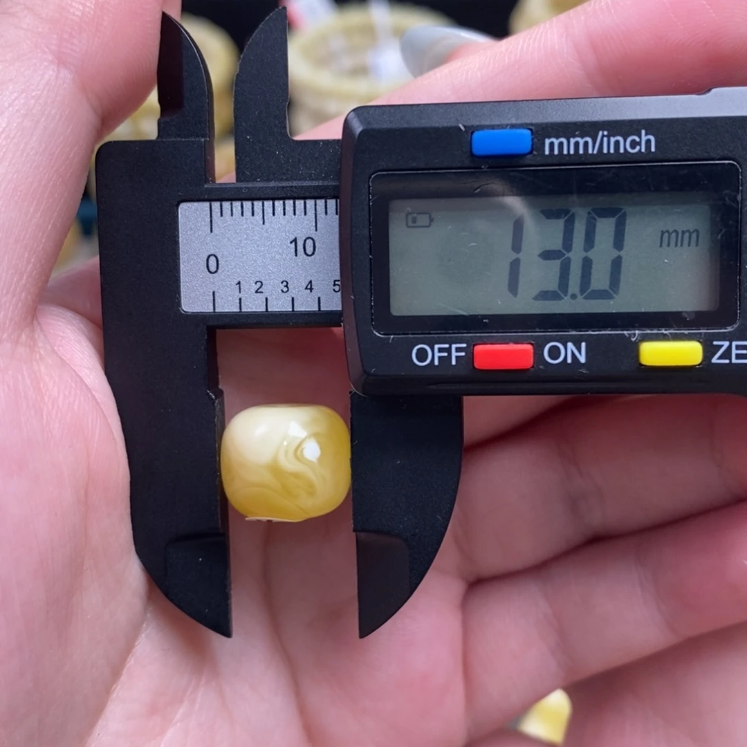 蜜蜡未镶嵌珠宝奇石