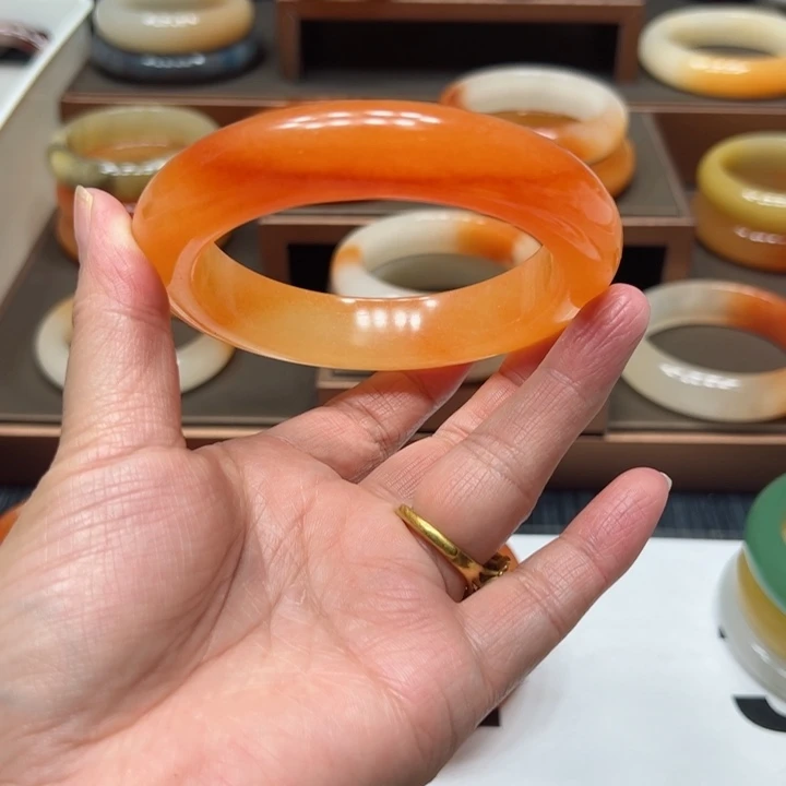 石英质玉（黄龙玉）未镶嵌手镯梅*