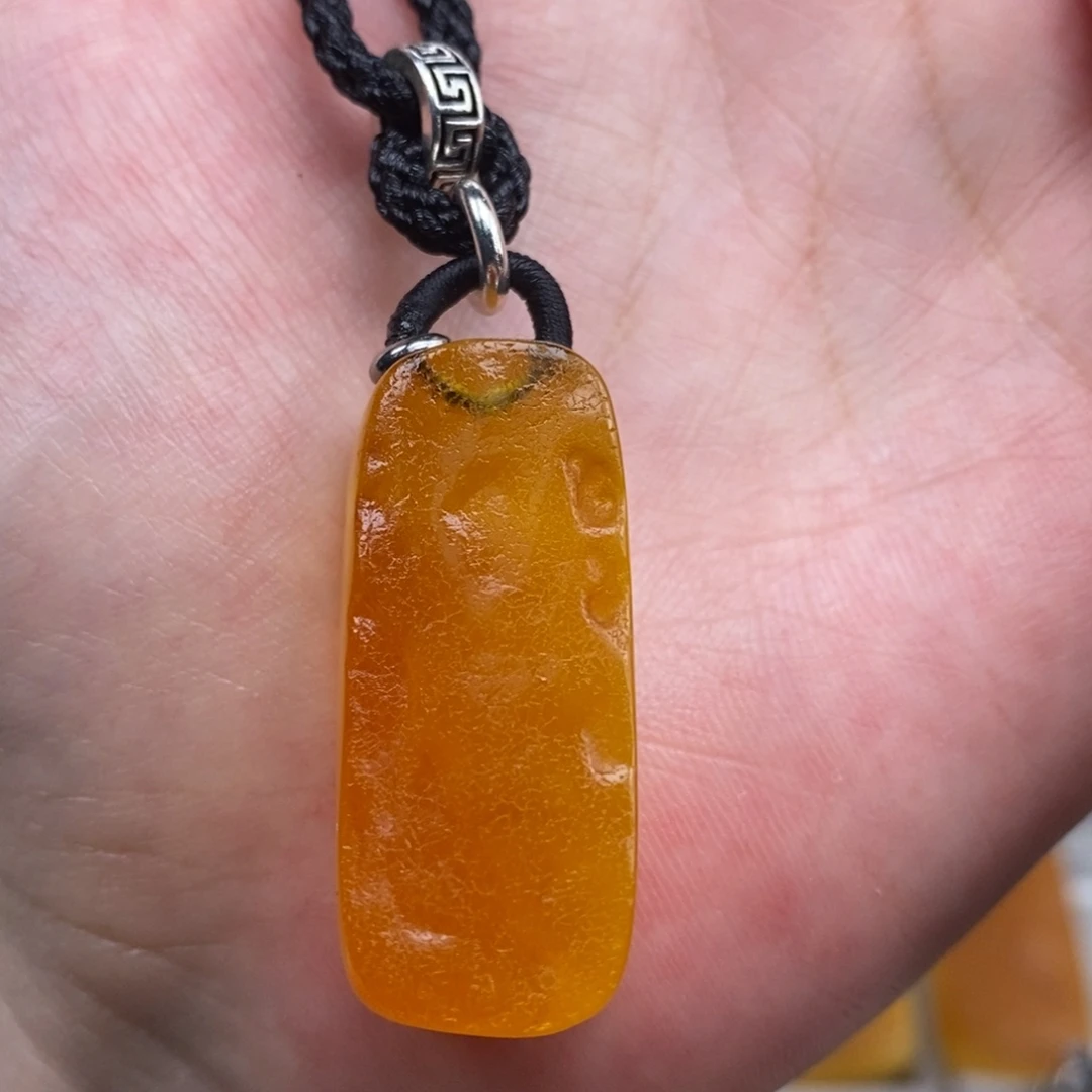 未镶嵌吊坠(赠链)琥珀