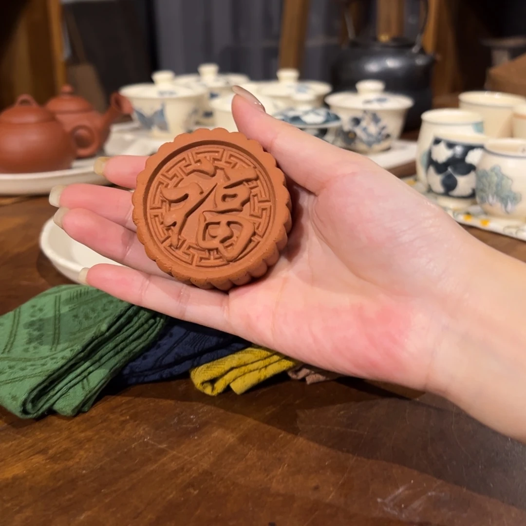 瓷片陶瓷。         陶瓷。