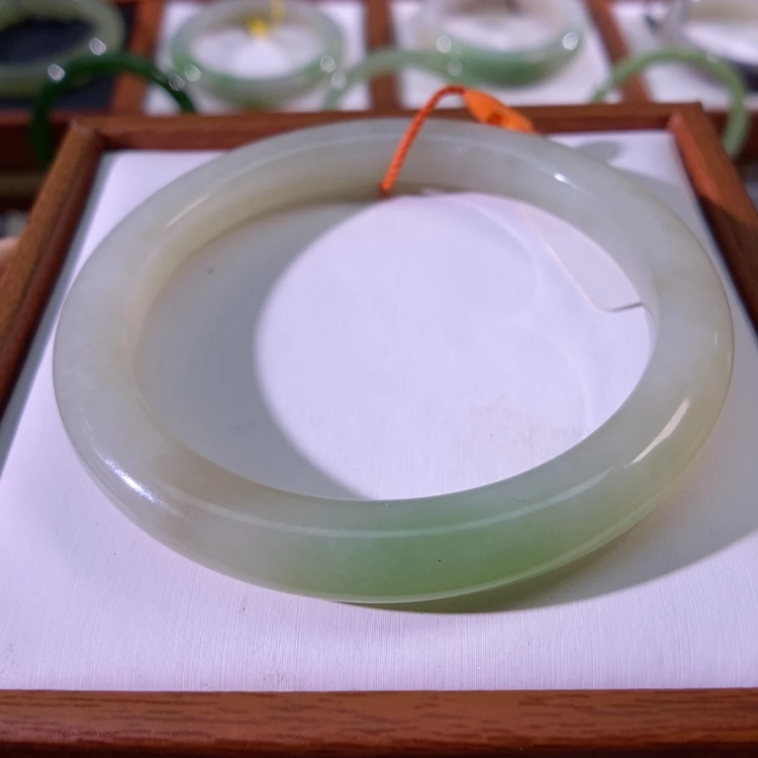 【闪购商品】未镶嵌手镯和田玉（翠青玉）