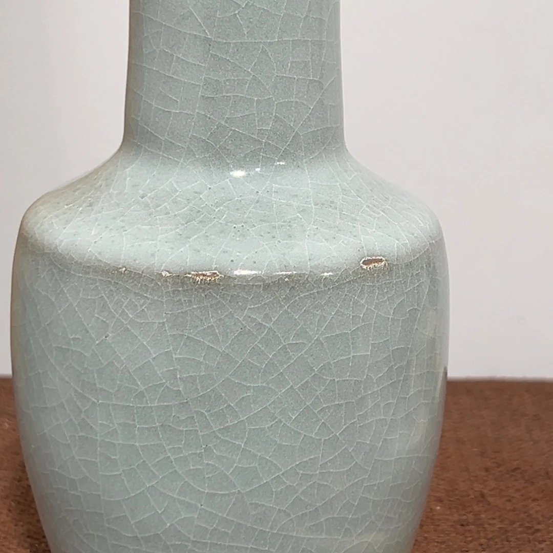 陶摆件空心的玻璃和墙壁被雕刻