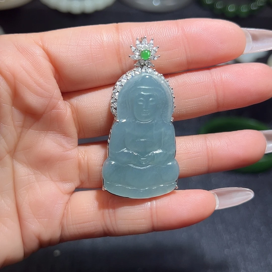 翡翠未镶嵌颈饰观音