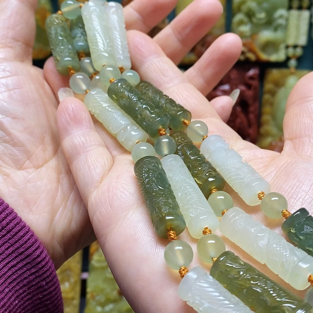 蛇纹石玉未镶嵌颈饰