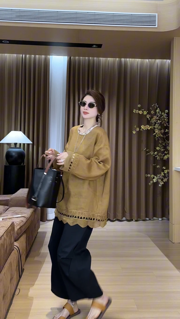 月月不吃鱼2025春款小众设计极简风镂空百搭亚麻衬衫 2503C1378