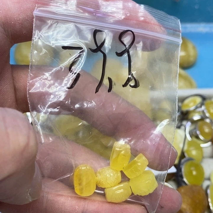蜜蜡裸石未镶嵌多样性发货2个
