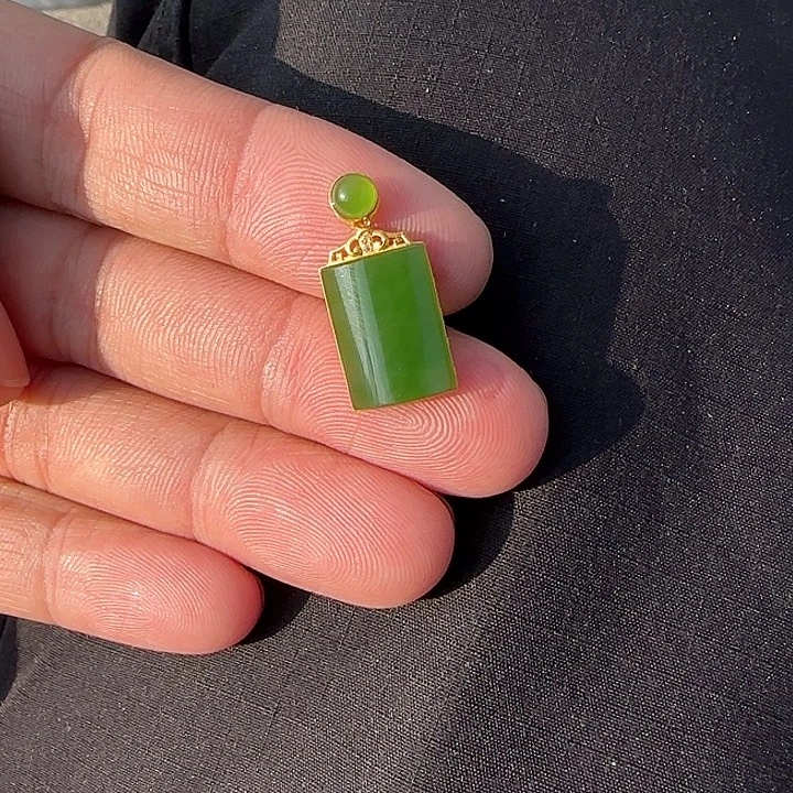 和田玉（碧玉）18K金镶嵌颈饰