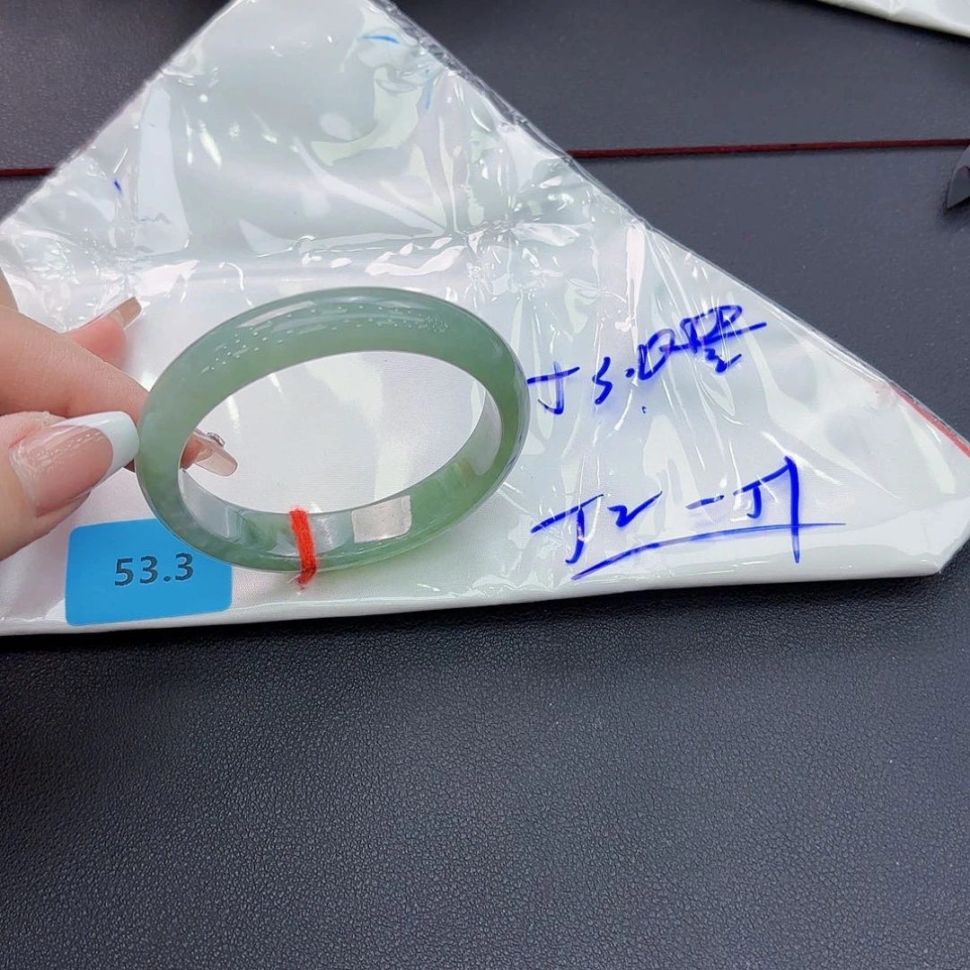 翡翠手镯未镶嵌手镯