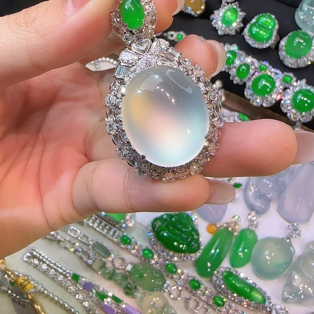 翡翠18K金镶嵌戒指