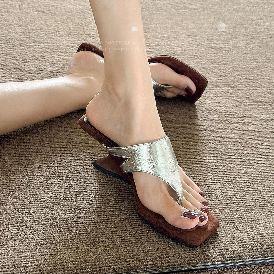 法式复古夹趾凉鞋女款2025新款爆款百搭坡跟夹脚人字拖鞋女鞋外穿