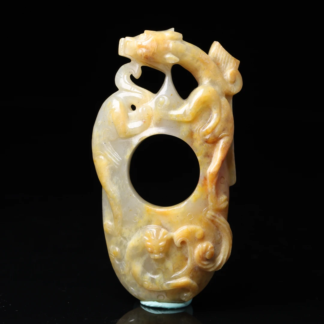 明代和田玉龙纹韘形佩