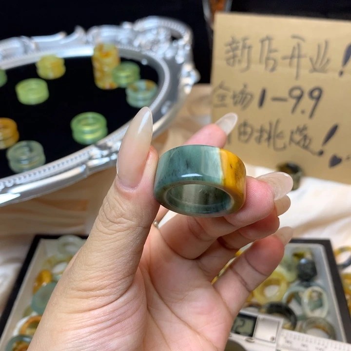 东***告合金蛇纹石玉戒指