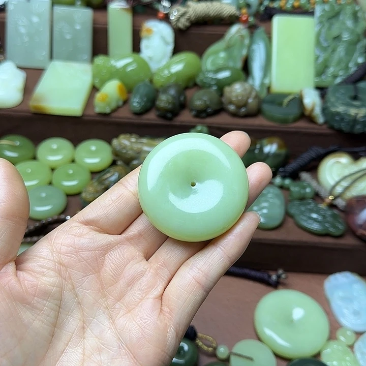 衹***妳岫岩老玉（透闪石质玉）未镶嵌颈饰