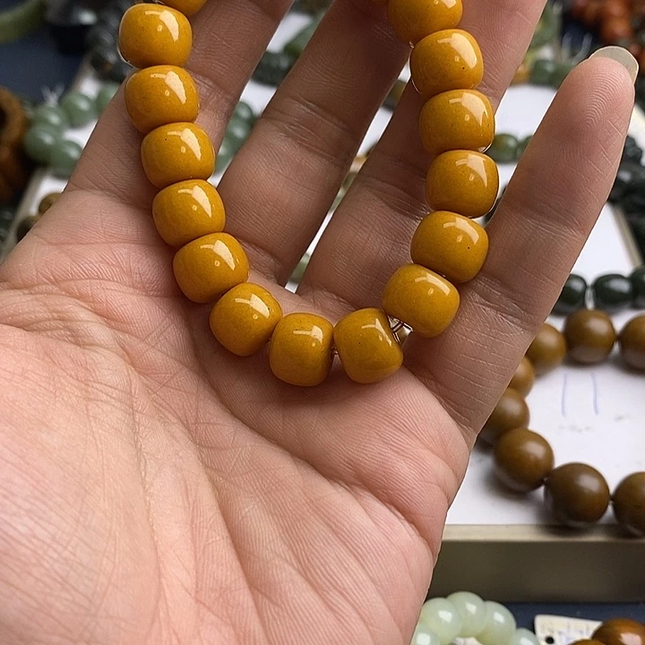 未镶嵌透闪石质玉珠宝奇石